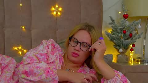 Snapshot of marianeumann chatting on 01/13/25, 12:30 Maria online show from 01/13/25, 12:30