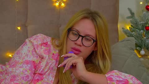 Snapshot of marianeumann chatting on 01/13/25, 03:34 Maria online show from 01/13/25, 03:34