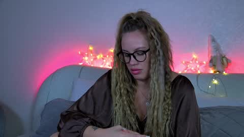 Snapshot of marianeumann chatting on 01/14/25, 06:45 Maria online show from 01/14/25, 06:45