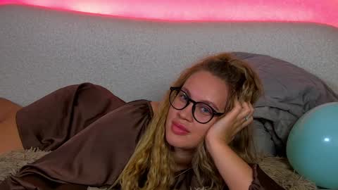 Snapshot of marianeumann chatting on 01/14/25, 04:08 Maria online show from 01/14/25, 04:08