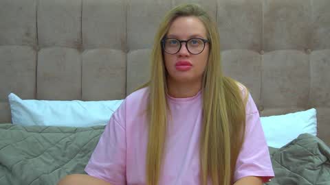 Snapshot of marianeumann chatting on 01/18/25, 07:04 Maria online show from 01/18/25, 07:04