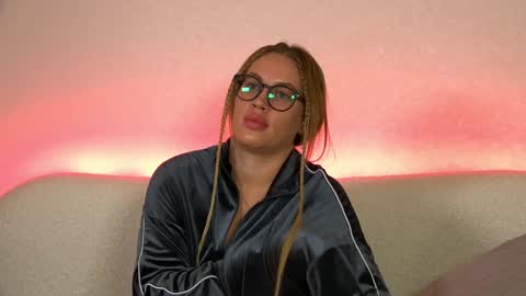 Snapshot of marianeumann chatting on 01/22/25, 03:40 Maria online show from 01/22/25, 03:40