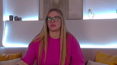 Snapshot of marianeumann chatting on 01/28/25, 07:11 Maria online show from 01/28/25, 07:11