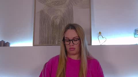 Snapshot of marianeumann chatting on 01/28/25, 01:38 Maria online show from 01/28/25, 01:38