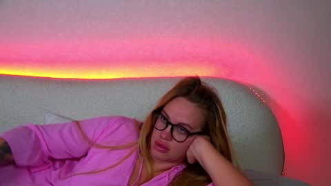 Snapshot of marianeumann chatting on 02/03/25, 12:58 Maria online show from 02/03/25, 12:58