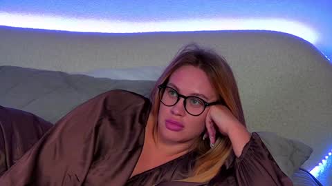 Snapshot of marianeumann chatting on 02/05/25, 01:11 Maria online show from 02/05/25, 01:11