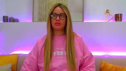 Snapshot of marianeumann chatting on 02/09/25, 09:28 Maria online show from 02/09/25, 09:28