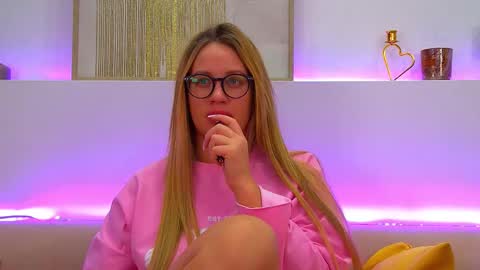 Snapshot of marianeumann chatting on 02/10/25, 04:41 Maria online show from 02/10/25, 04:41