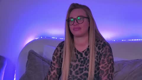 Snapshot of marianeumann chatting on 02/11/25, 10:04 Maria online show from 02/11/25, 10:04