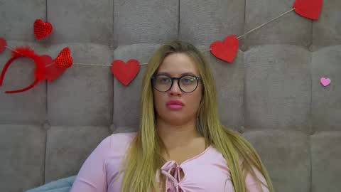 Snapshot of marianeumann chatting on 02/16/25, 01:47 Maria online show from 02/16/25, 01:47