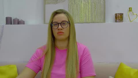 Snapshot of marianeumann chatting on 02/25/25, 07:31 Maria online show from 02/25/25, 07:31