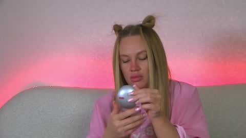 Snapshot of marianeumann chatting on 02/26/25, 04:24 Maria online show from 02/26/25, 04:24