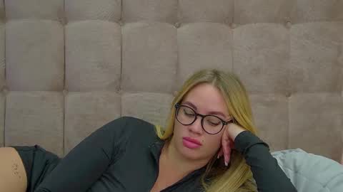 Snapshot of marianeumann chatting on 03/01/25, 03:43 Maria online show from 03/01/25, 03:43