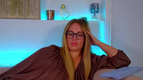 Snapshot of marianeumann chatting on 03/01/25, 09:59 Maria online show from 03/01/25, 09:59