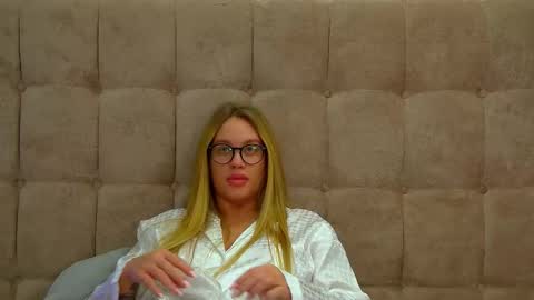 Snapshot of marianeumann chatting on 03/06/25, 04:28 Maria online show from 03/06/25, 04:28