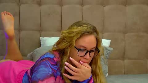 Snapshot of marianeumann chatting on 03/07/25, 01:18 Maria online show from 03/07/25, 01:18