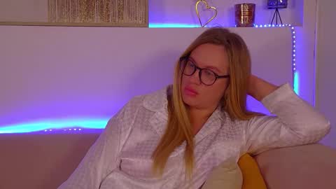 Snapshot of marianeumann chatting on 03/10/25, 02:06 Maria online show from 03/10/25, 02:06