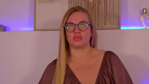 Snapshot of marianeumann chatting on 03/12/25, 04:13 Maria online show from 03/12/25, 04:13