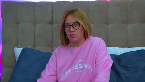 Snapshot of marianeumann chatting on 09/11/25, 06:35 Maria online show from 09/11/25, 06:35