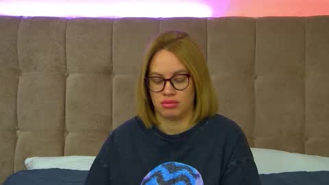 Snapshot of marianeumann chatting on 09/19/25, 06:15 Maria online show from 09/19/25, 06:15