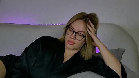 Snapshot of marianeumann chatting on 09/25/25, 07:23 Maria online show from 09/25/25, 07:23