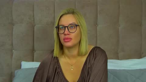 Snapshot of marianeumann chatting on 11/07/25, 08:03 Maria online show from 11/07/25, 08:03