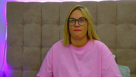 Snapshot of marianeumann chatting on 11/12/25, 07:09 Maria online show from 11/12/25, 07:09