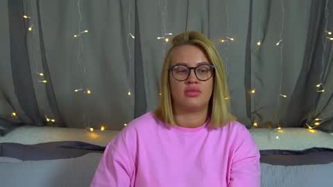 Snapshot of marianeumann chatting on 11/22/25, 06:51 Maria online show from 11/22/25, 06:51