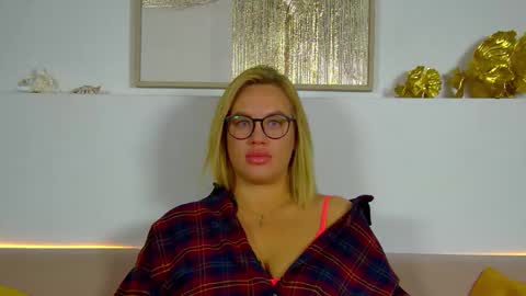 Snapshot of marianeumann chatting on 11/28/25, 06:49 Maria online show from 11/28/25, 06:49