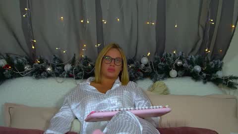 Snapshot of marianeumann chatting on 12/03/25, 06:54 Maria online show from 12/03/25, 06:54