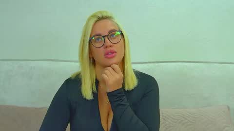 Snapshot of marianeumann chatting on 04/30/26, 06:31 Maria online show from 04/30/26, 06:31
