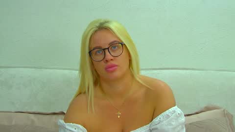 Snapshot of marianeumann chatting on 05/02/26, 06:24 Maria online show from 05/02/26, 06:24