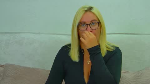 Snapshot of marianeumann chatting on 05/08/26, 07:25 Maria online show from 05/08/26, 07:25