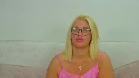 Snapshot of marianeumann chatting on 05/24/26, 06:07 Maria online show from 05/24/26, 06:07