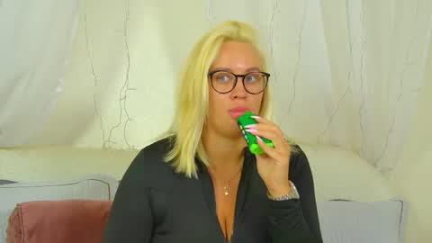 Snapshot of marianeumann chatting on 05/25/26, 06:08 Maria online show from 05/25/26, 06:08