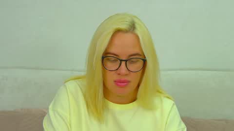 Snapshot of marianeumann chatting on 06/08/26, 06:03 Maria online show from 06/08/26, 06:03