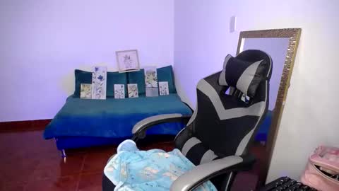 Mariana online show from 12/17/25, 03:12