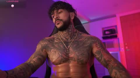 Snapshot of mariano_costa chatting on 10/18/25, 02:36 Mariano Costa online show from 10/18/25, 02:36