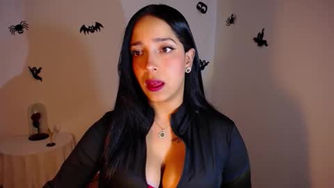 Snapshot of marie_daved chatting on 10/26/25, 03:34 Nicolle online show from 10/26/25, 03:34