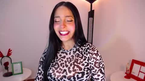 Nicolle online show from 12/21/25, 05:03