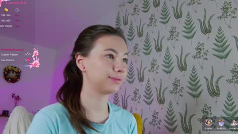 Snapshot of marie_diaze chatting on 01/15/25, 05:19 Marie LEAVE YOUR WITH ME online show from 01/15/25, 05:19