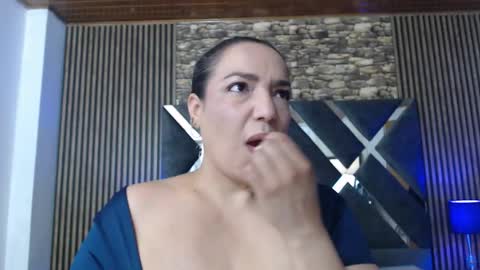 marie_hss online show from 11/18/25, 07:40