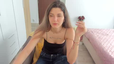 Marie   online show from 06/09/26, 05:41