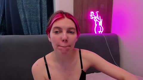 Snapshot of marie_reyess chatting on 04/19/26, 05:29 Marie 3 online show from 04/19/26, 05:29