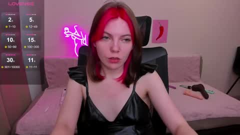 Snapshot of marie_reyess chatting on 05/15/26, 04:30 Marie 3 online show from 05/15/26, 04:30