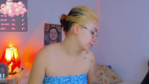 Snapshot of marieetaylor chatting on 05/21/26, 07:10 Mariee online show from 05/21/26, 07:10