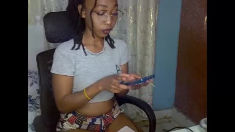 Snapshot of mariejuana_bliss chatting on 09/24/25, 04:43 mariejuana online show from 09/24/25, 04:43