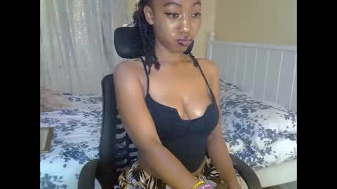 Snapshot of mariejuana_bliss chatting on 10/07/25, 09:28 mariejuana online show from 10/07/25, 09:28