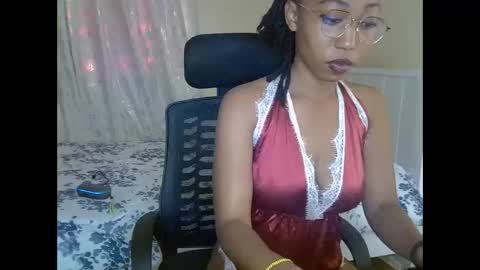Snapshot of mariejuana_bliss chatting on 10/10/25, 01:43 mariejuana online show from 10/10/25, 01:43