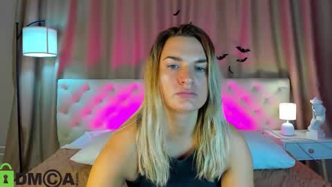 Mariel online show from 11/10/25, 01:15